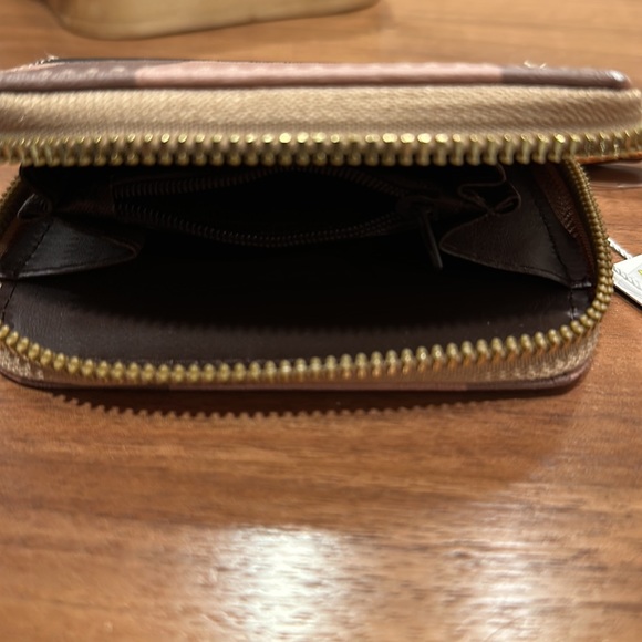 4x4 wristlet   Zippered. Tan/black/white pattern - Picture 3 of 5